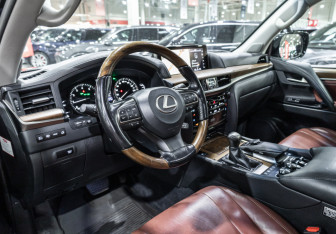 Подержанный автомобиль Lexus LX 2016 года (16 фото)