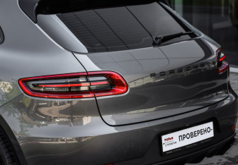 Подержанный автомобиль Porsche Macan 2018 года (10 фото)