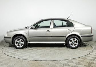 Подержанный автомобиль Skoda Octavia Liftback 2008 года (8 фото)