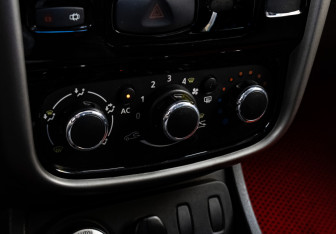 Подержанный автомобиль Renault Duster 2014 года (11 фото)