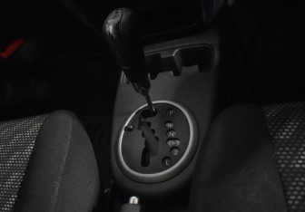 Подержанный автомобиль Suzuki SX4 Hatchback 2006 года (16 фото)