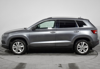 Подержанный автомобиль Skoda Karoq 2021 года (8 фото)