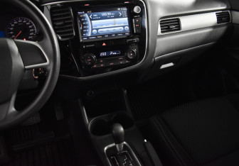 Подержанный автомобиль Mitsubishi Outlander 2016 года (19 фото)