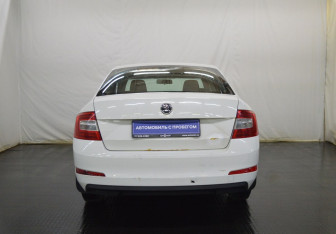 Подержанный автомобиль Skoda Octavia Liftback 2014 года (6 фото)