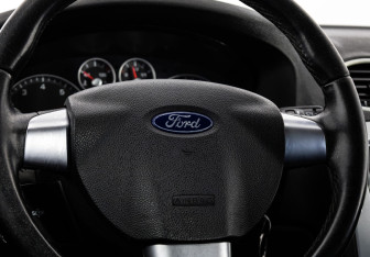 Подержанный автомобиль Ford Focus Sedan 2007 года (11 фото)