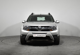 Подержанный автомобиль Renault Duster 2016 года (2 фото)