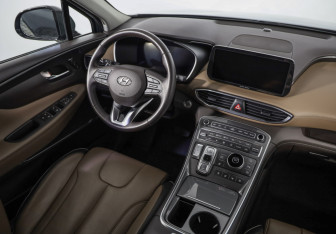 Подержанный автомобиль Hyundai Santa Fe 2022 года (8 фото)