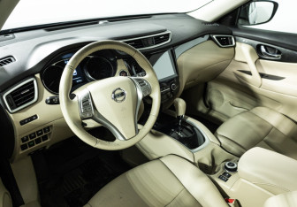 Подержанный автомобиль Nissan X-Trail 2015 года (11 фото)