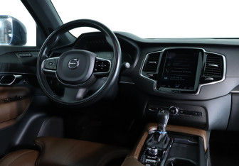 Подержанный автомобиль Volvo XC90 2020 года (12 фото)