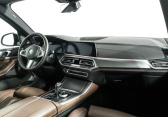 Подержанный автомобиль BMW X5 2019 года (9 фото)