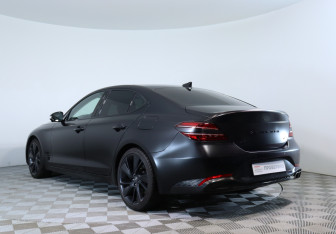 Подержанный автомобиль Genesis G70 2022 года (8 фото)