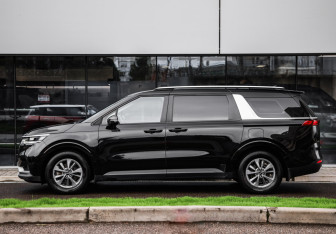 Подержанный автомобиль Kia Carnival 2021 года (9 фото)
