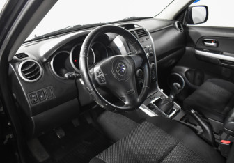 Подержанный автомобиль Suzuki Grand Vitara 2006 года (9 фото)