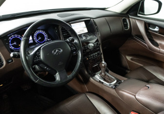 Подержанный автомобиль Infiniti EX 2012 года (11 фото)