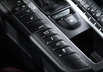 Подержанный автомобиль Porsche Macan 2016 года (31 фото)