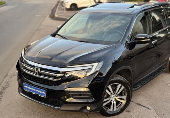 Подержанный автомобиль Honda Pilot 2017 года (3 фото)
