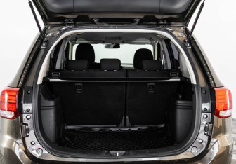 Подержанный автомобиль Mitsubishi Outlander 2016 года (18 фото)