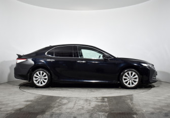 Подержанный автомобиль Toyota Camry Sedan 2021 года (4 фото)