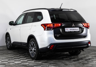 Подержанный автомобиль Mitsubishi Outlander 2016 года (7 фото)