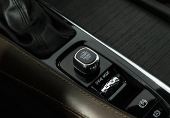 Подержанный автомобиль Volvo XC90 2020 года (19 фото)