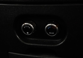 Подержанный автомобиль Nissan Pathfinder 2008 года (16 фото)