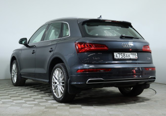 Подержанный автомобиль Audi Q5 2017 года (9 фото)