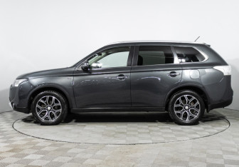Подержанный автомобиль Mitsubishi Outlander 2014 года (8 фото)