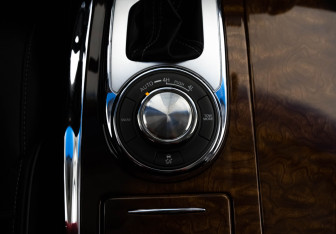 Подержанный автомобиль Infiniti QX80 2016 года (19 фото)