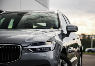 Подержанный автомобиль Volvo XC60 2020 года (2 фото)