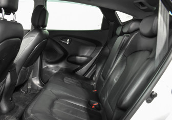 Подержанный автомобиль Hyundai ix35 2012 года (12 фото)