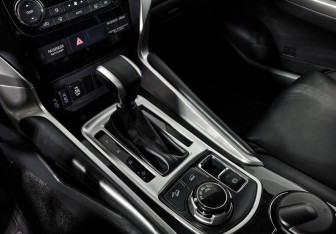 Подержанный автомобиль Mitsubishi Pajero Sport 2019 года (11 фото)