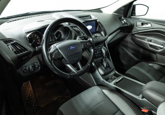 Подержанный автомобиль Ford Kuga 2016 года (11 фото)