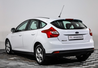 Подержанный автомобиль Ford Focus Hatchback 2013 года (7 фото)