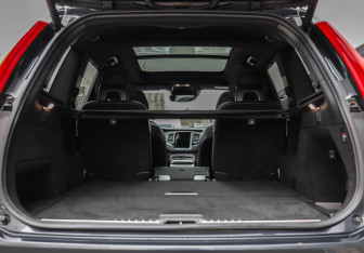 Подержанный автомобиль Volvo XC90 2019 года (33 фото)