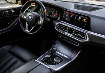 Подержанный автомобиль BMW X5 2019 года (9 фото)