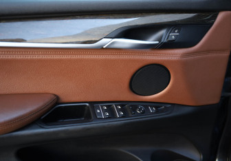 Подержанный автомобиль BMW X5 2014 года (20 фото)