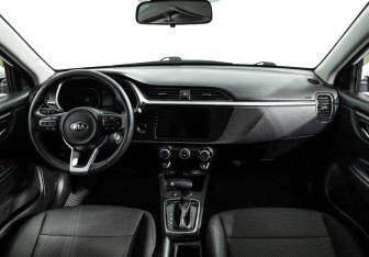 Подержанный автомобиль Kia Rio Sedan 2020 года (13 фото)