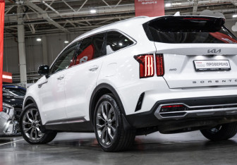 Подержанный автомобиль Kia Sorento 2022 года (11 фото)
