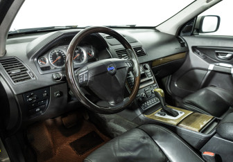 Подержанный автомобиль Volvo XC90 2008 года (11 фото)