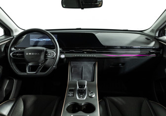Подержанный автомобиль Omoda C5 2024 года (13 фото)