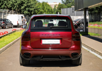 Подержанный автомобиль Porsche Cayenne 2007 года (7 фото)