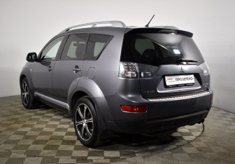 Подержанный автомобиль Mitsubishi Outlander 2008 года (3 фото)