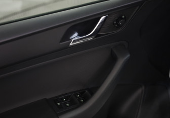 Подержанный автомобиль Skoda Rapid Liftback 2014 года (15 фото)
