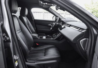 Подержанный автомобиль Land Rover Range Rover Velar 2017 года (32 фото)