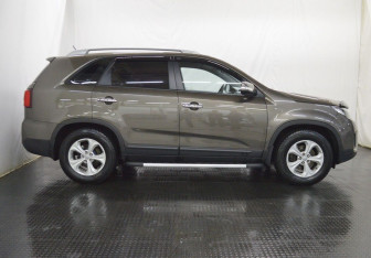 Подержанный автомобиль Kia Sorento 2015 года (4 фото)