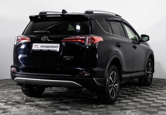 Подержанный автомобиль Toyota RAV4 2018 года (5 фото)