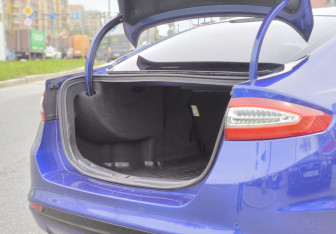 Подержанный автомобиль Ford Mondeo Sedan 2015 года (9 фото)