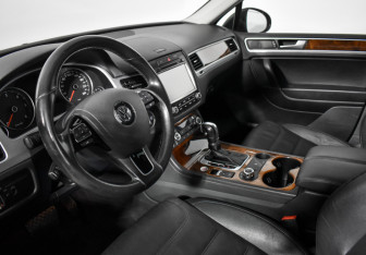 Подержанный автомобиль Volkswagen Touareg 2013 года (9 фото)