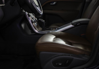 Подержанный автомобиль Volvo XC70 2015 года (25 фото)