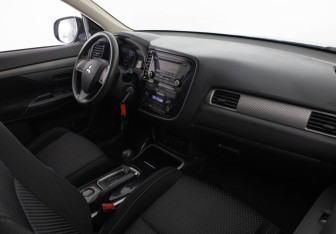Подержанный автомобиль Mitsubishi Outlander 2018 года (15 фото)